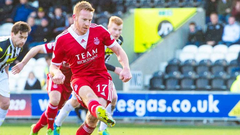 Adam Rooney: Aberdeen striker scores his late penalty against St Mirren