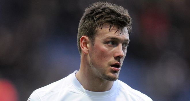 Lee Holmes: Has a chest problem
