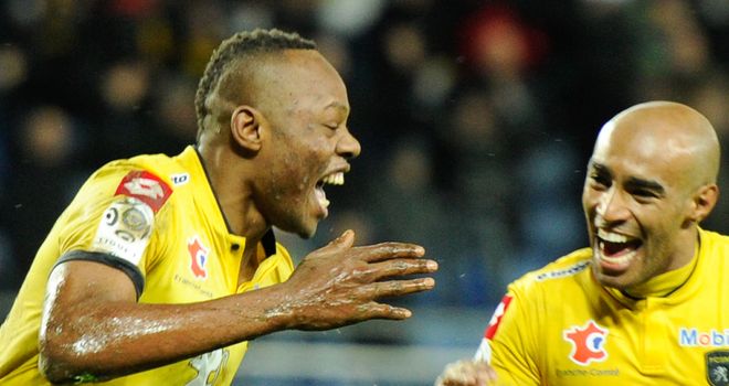 FC Sochaux-Montbéliard, mieux que le maintien ? - Page 2 Sochaux-v-Guingamp-Sochaux-s-Zambian-defender_3084489