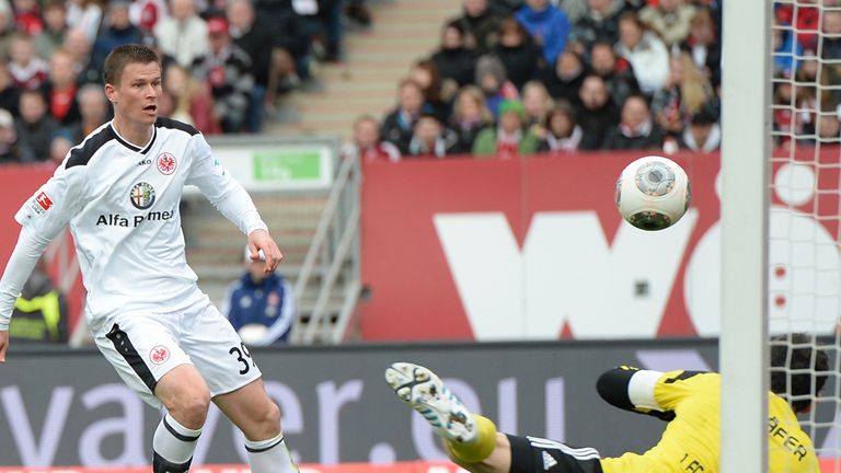 Alexander Madlung scores for Frankfurt