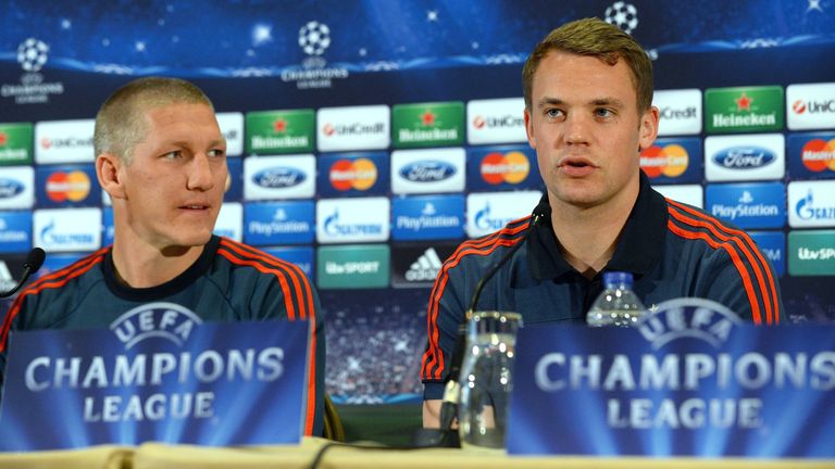 Manuel Neuer (r): Will not underestimate United