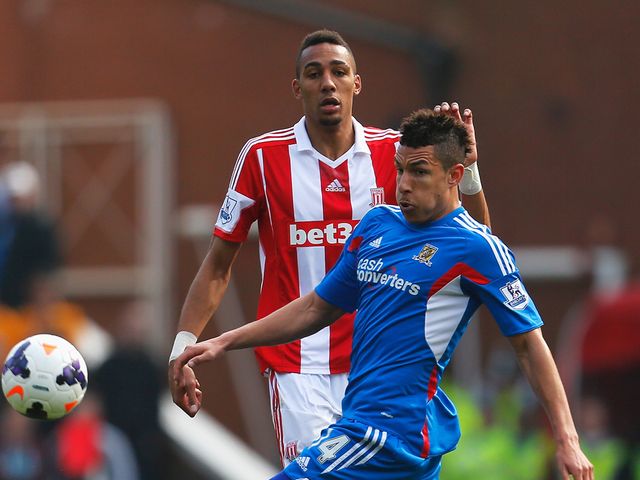 Jake Livermore and Steven N'Zonzi compete for possession