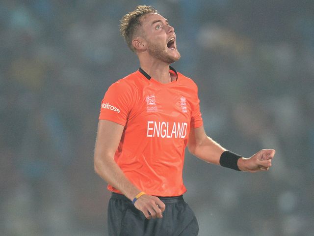 Stuart Broad shows his frustrations v South Africa