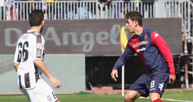 Avelar in action for Cagliari