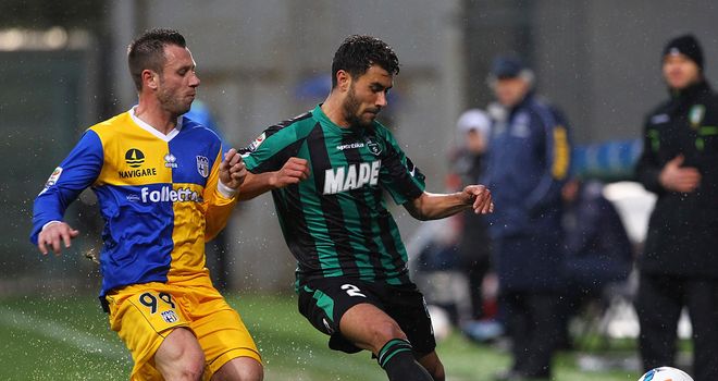Antonio Cassano keeps track of Raffaele Pucino