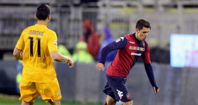Avelar Danilo competes for the ball with Jankovic Bosko