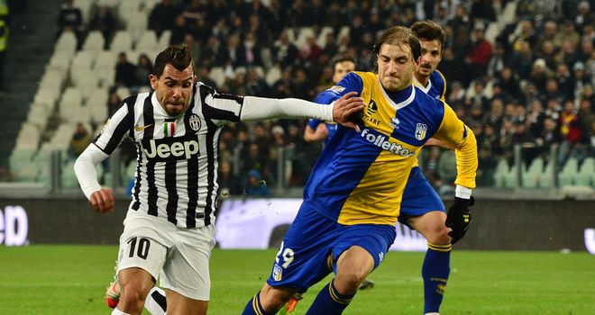 Carlos Tevez fights for the ball with Gabriel Paletta