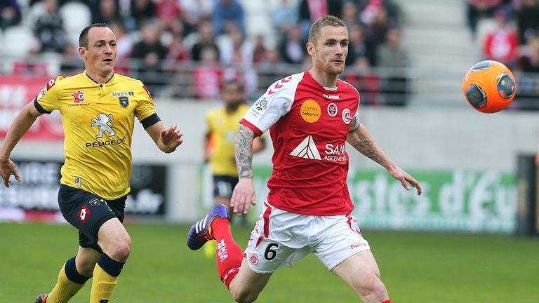 Reims' Antoine Devaux vies with Sochaux's Sebastien Roudet