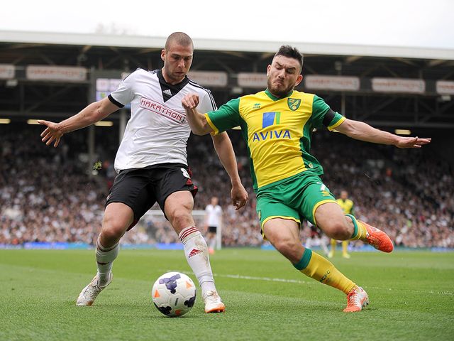 Snodgrass puts Kasami under pressure