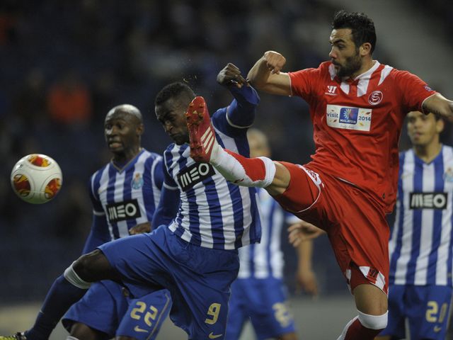 Vicente Iborra jumps for the ball