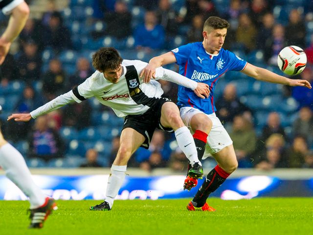 Fraser Aird battles with Michael Donald