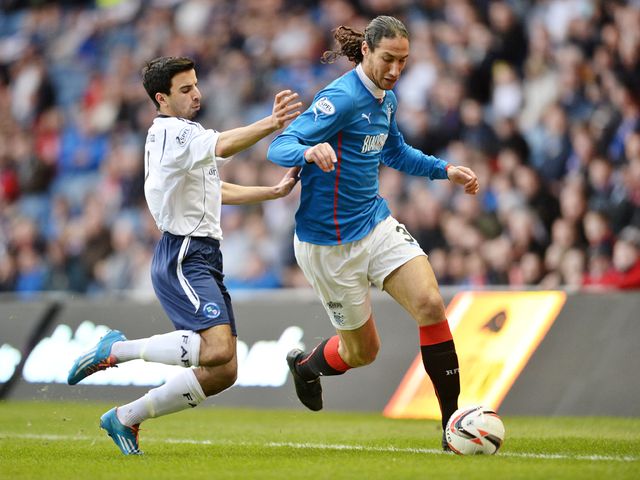 Bilel Mohsni is tracked by Omar Kader