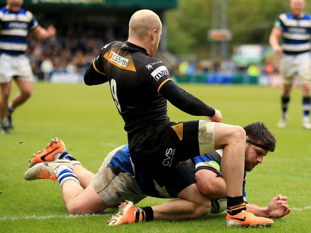 Rob Webber goes in for a Bath try