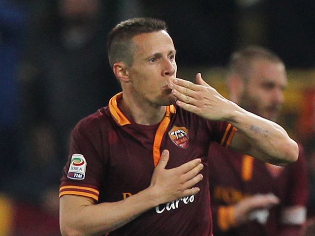 Rodrigo Taddei celebrates scoring for Roma