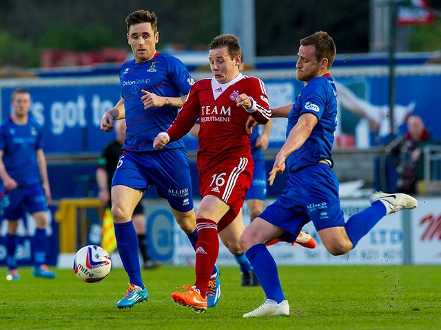 Pawlett causes problems for Tansey and Warren