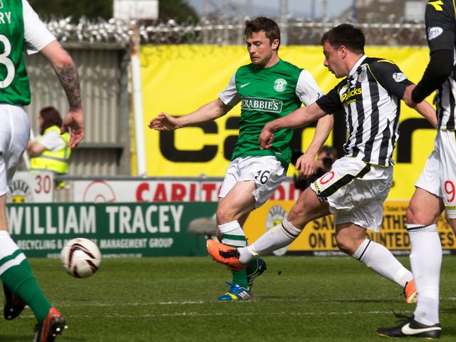 St Mirren's Paul McGowan scores his side's second goal