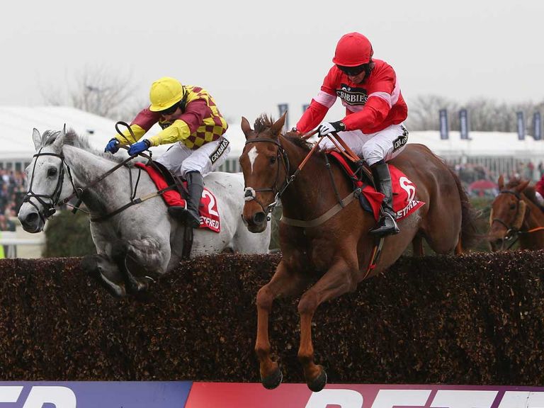Silviniaco Conti jumps the last just ahead of Dynaste