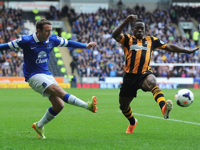 Aiden McGeady gets a cross in