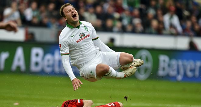 Philipp Bargfrede shows a bit of pain