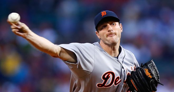 Max Scherzer #37 of the Detroit Tigers pitches in the first inning
