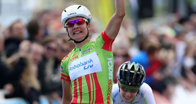 Marianne Vos edged out Emma Johansson in Clacton-on-Sea