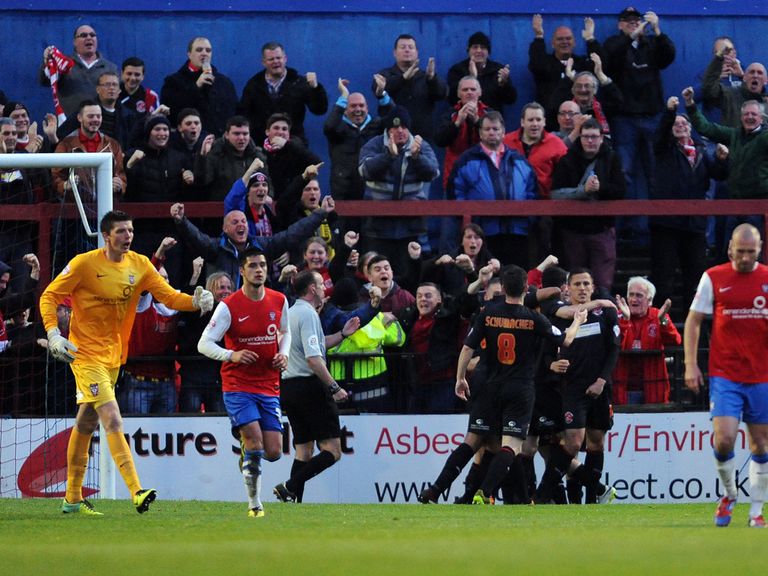 Fleetwood celebrate victory at York
