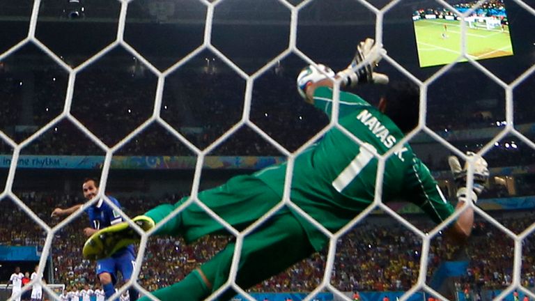Keylor Navas: Crucial save from the spot