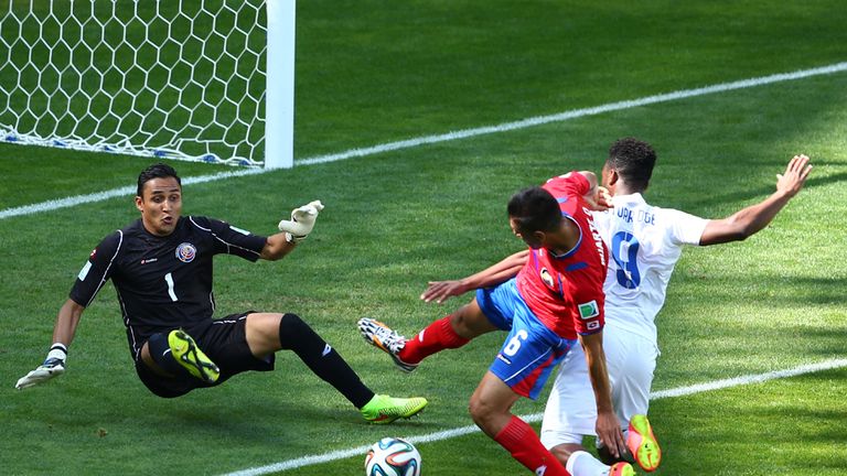 Daniel Sturridge: Challenged by Oscar Duarte