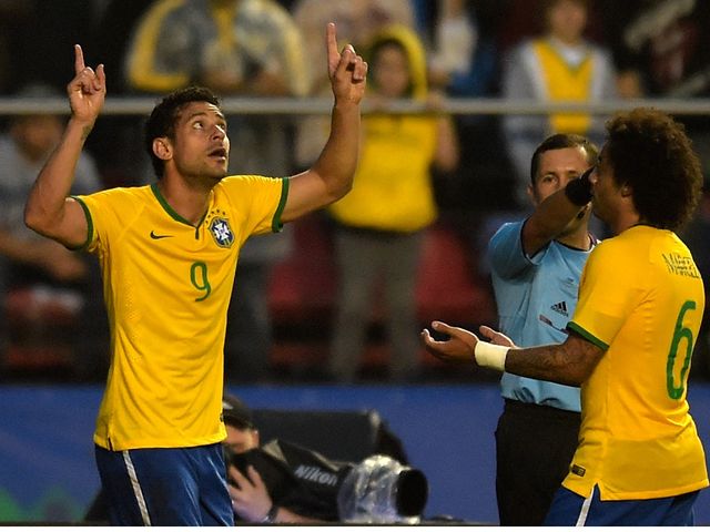 Fred (l) celebrates his winner for Brazil