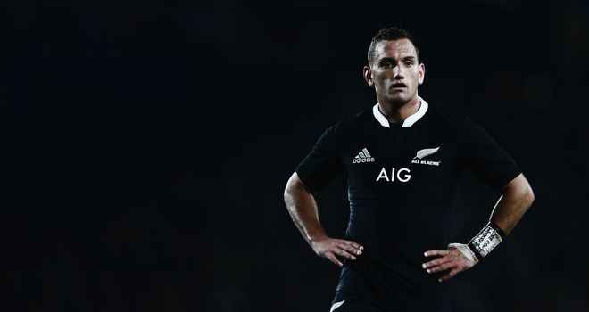 Aaron Cruden: New contract with New Zealand