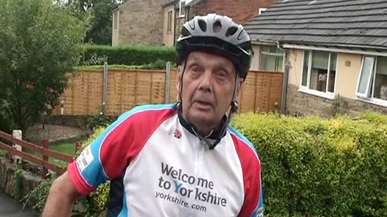 Veteran Tour de France cyclist Brian Robinson has been hurt in a crash