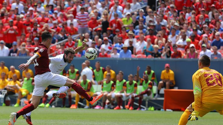 Juan Mata beats Lukasz Skorupski