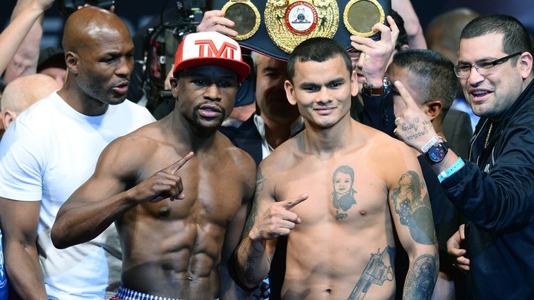Floyd Mayweather and Marcos Maidana: One judge scored first fight even