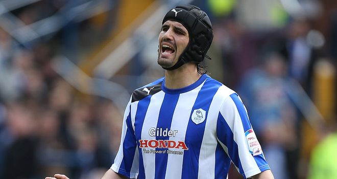 Miguel Llera: Handed Scunthorpe deal