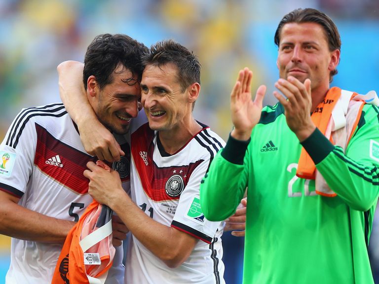 Germany players defended resolutely to maintain their lead against France