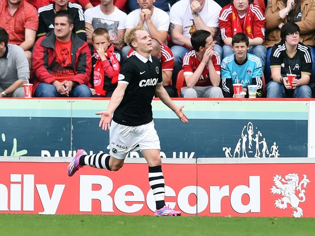 Dundee United's Gary Mackay-Steven gives his side a 2-0 lead