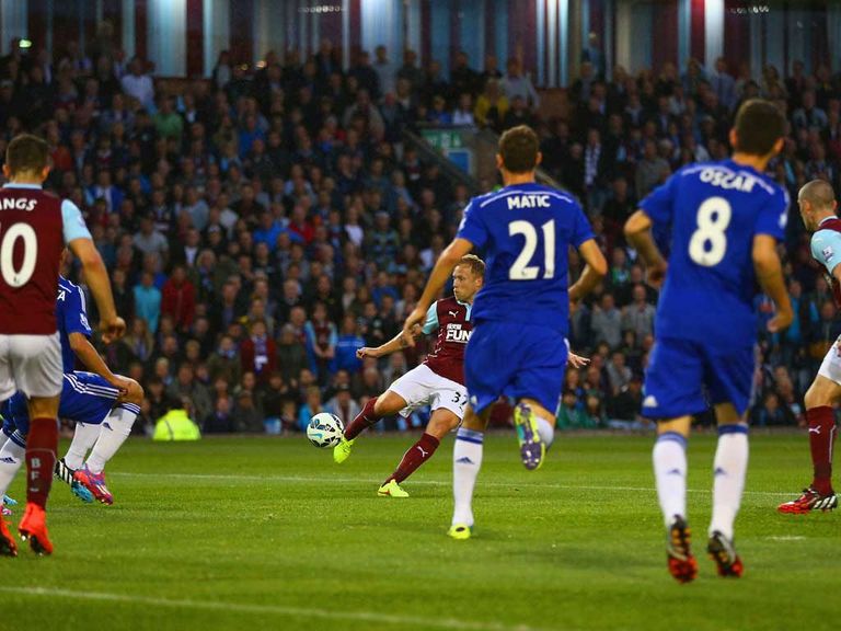 Scott Arfield fires home for Burnley against Chelsea