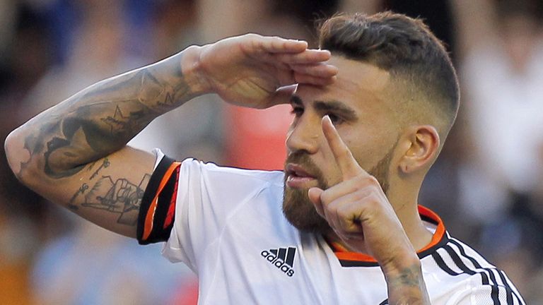 Nicolas Otamendi is not moving to Manchester United