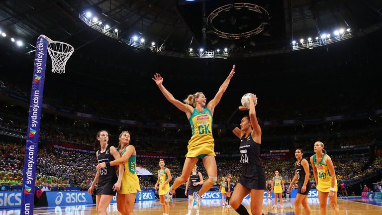 Maria Tutaia of New Zealand is blocked by Diamonds captain Laura Geitz 