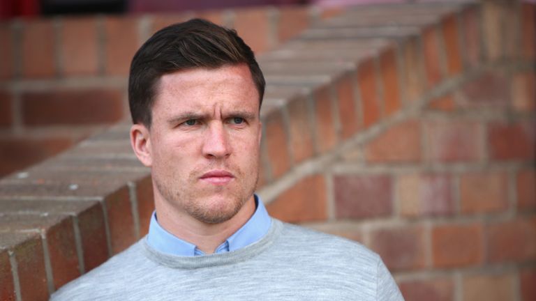 Gary Caldwell: Signs keeper