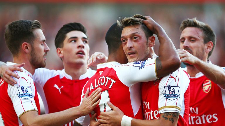 Arsenal travel to unbeaten Leicester at 3pm on Saturday