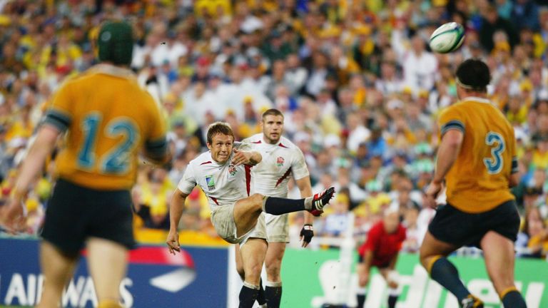 Jonny Wilkinson kicks the winning drop goal against Australia