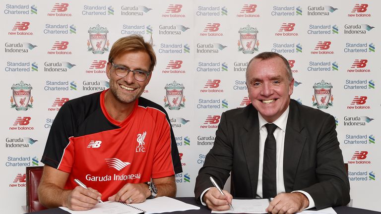 Klopp signs his contract to manage Liverpool with chief executive Ian Ayre.