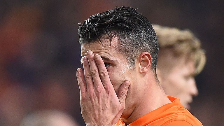 Robin van Persie has again been left out of the Netherlands squad for their upcoming friendlies against France and England.