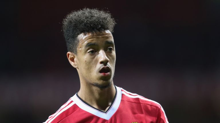 [Image: borthwick-jackson-manchester-united-van-...1110171525]