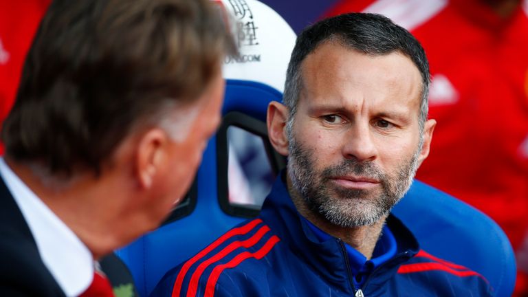 Manchester United assistant manager Giggs talks to Louis van Gaal 