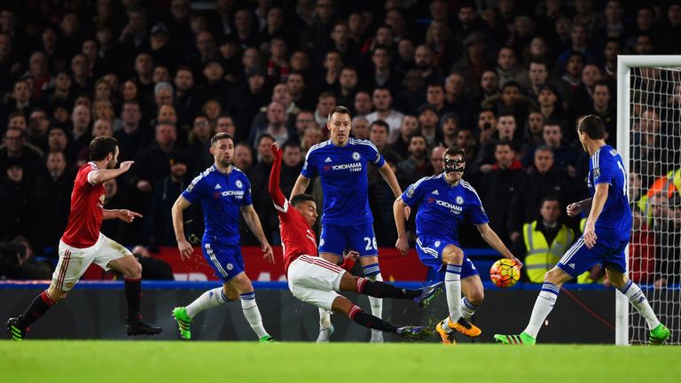  Jesse Lingard of Manchester United shoots past the Chelsea defence
