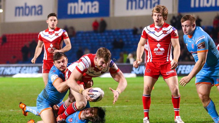Adam Walne stretches to score Salford's sixth try