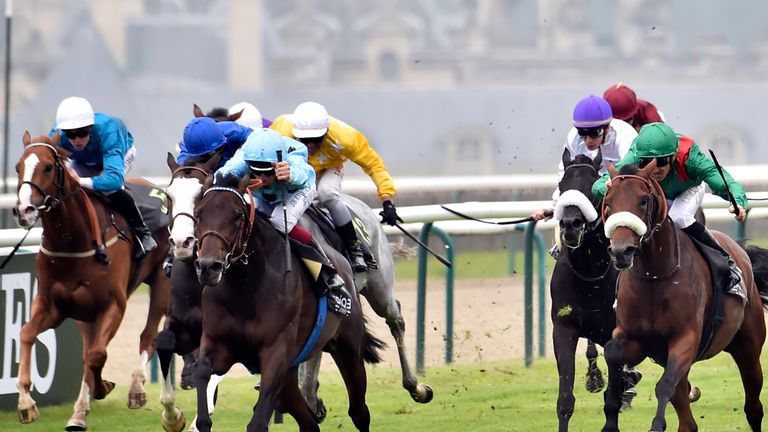 Almanzor and Jean-Bernard Eyquem cross the finish line ahead of Zarak