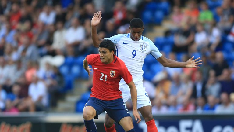 Rashford battles for the ball with Mohamed Elyounoussi